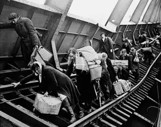 Civils allemands en fuite, 1945 - crédits : © Encyclopaedia Britannica, Inc.