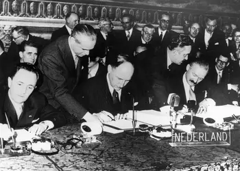 Signature du traité de Rome, 1957 - crédits : Keystone/ Hulton Archive/ Getty Images