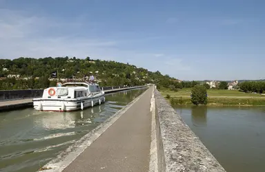 Pont-canal à Agen, Lot-et-Garonne - crédits : Philippe Giraud/ Corbis/ Getty Images