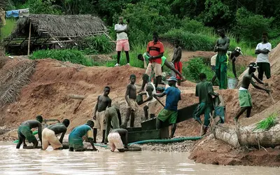 Diamant, Sierra Leone - crédits : Chris Hondros/ Getty Images News/ AFP