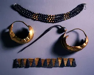 Bijoux sumériens en or et lapis-lazuli - crédits :  Bridgeman Images 