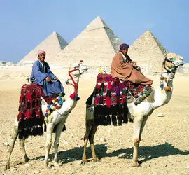 Pyramides de Gizeh, Égypte - crédits : © Spectrum Colour Library/Heritage-Images