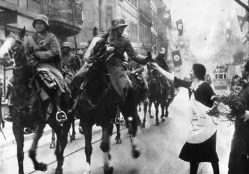 Remilitarisation de la Rhénanie, 1936 - crédits : Hulton Archive/ Getty Images