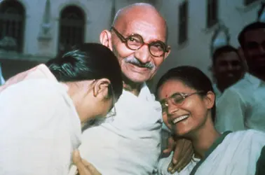 Gandhi et sa famille - crédits : © Bettmann / Getty Images