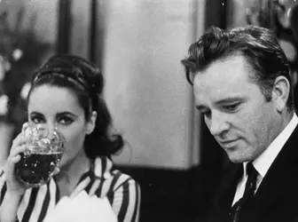 Elizabeth Taylor et Richard Burton - crédits : Stanley Sherman/ Hulton Archive/ Getty Images