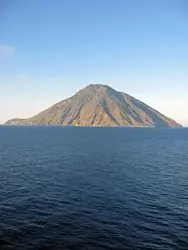 Stromboli - crédits : © A. del Castillo/ Shutterstock