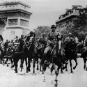 Paris occupé par les Allemands, 1940 - crédits : Henry Guttmann/ Hulton Archive/ Getty Images