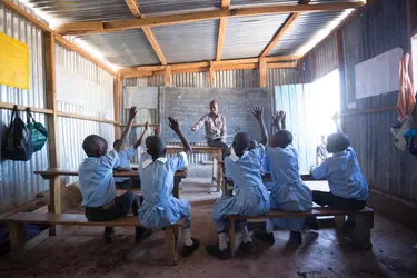 Salle de classe en Afrique - crédits : © Hugh Sitton/ Stone/ Getty Images