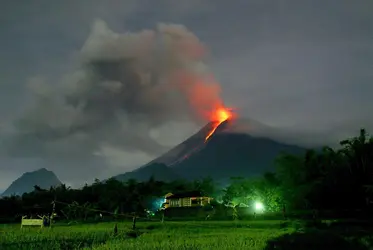 Éruption volcanique - crédits : © WEDA/ EPA