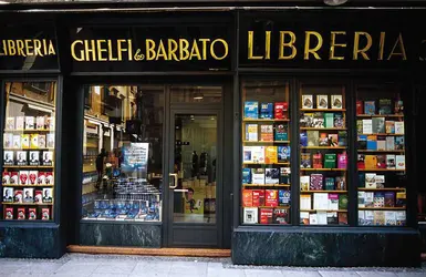 La librairie au carrefour des cultures - crédits : © David R. Frazier/Photo Researchers, Inc.