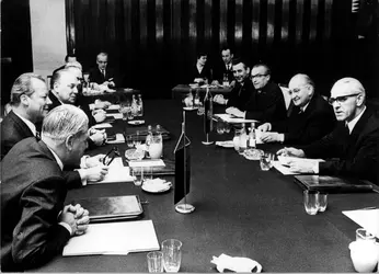 Willy Brandt et Willy Stoph, 1972 - crédits : Keystone/ Hulton Archive/ Getty Images