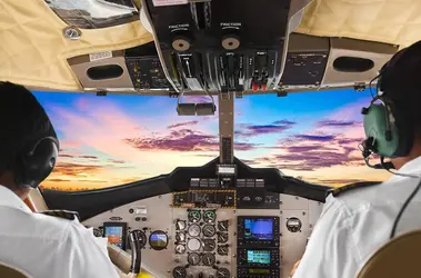 Tableau de bord d'un avion de ligne - crédits : © T. Popova/ Shutterstock.com