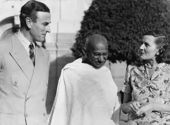 Gandhi et lord Mountbatten - crédits : Keystone/ Hulton Archive/ Getty Images