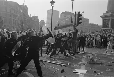 Manifestation à Londres contre la <em>poll tax</em>, 1990 - crédits : Steve Eason/ Hulton Archive/ Getty Images