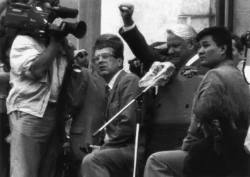 Boris Eltsine pendant le putsch de 1991 - crédits : S. Anipchenko/ Slava Katamidze Collection/ Getty Images