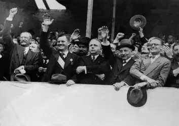 Manifestation du Front populaire, juillet 1936 - crédits : © Keystone-France/ Gamma-Keystone/ Getty images