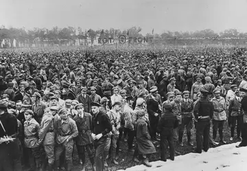 Manifestation communiste en Allemagne, 1920 - crédits : Grandery/ Hulton Archive/ Getty Images