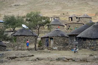 Habitat rural au Lesotho - crédits : © Frédéric Soltan/ Corbis/ Getty Images