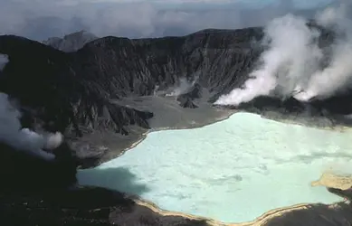 Lac acide du volcan El Chichón, Mexique - crédits : © B. Rose/ Michigan Technological University