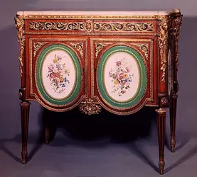 Commode de style Louis XVI - crédits :  Bridgeman Images 