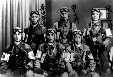 Kamikazes japonais - crédits : Keystone/ Hulton Archive/ Getty Images