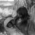 Mère apache - crédits : © Library of Congress, Washington, D.C. (neg. no. LC-USZ62-46949
