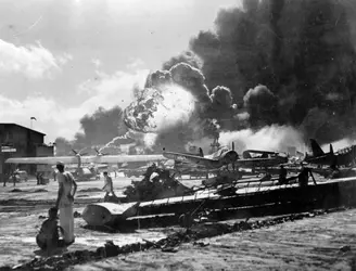 Bataille de Pearl Harbor, 1941 - crédits : Fox Photos/ Getty Images