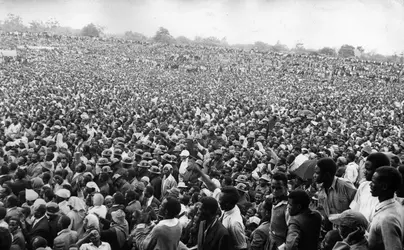 Manifestation en faveur de l’indépendance du Kenya, à Nairobi, 1961 - crédits : Keystone/ Hulton Archive/ Getty Images