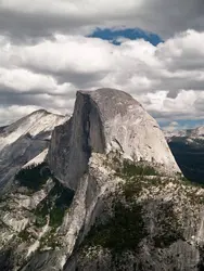 Half Dome du Yosemite, Californie, États-Unis - crédits : © J. G. Zarraonandia/ Shutterstock