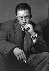 Albert Camus - crédits : Kurt Hutton/ Getty Images